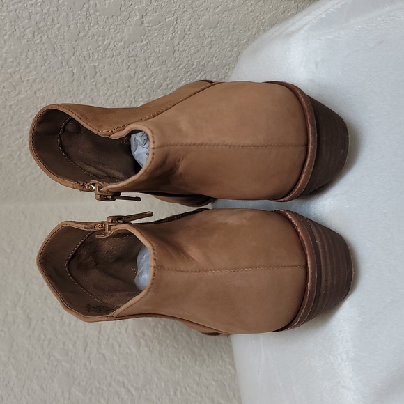 Alex Marie Booties - Picture 4 of 7